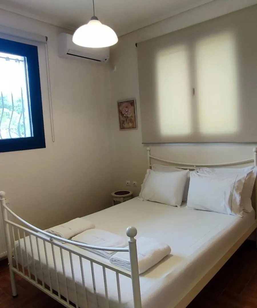 A Casa D'Irene Apartment Mantzavinata